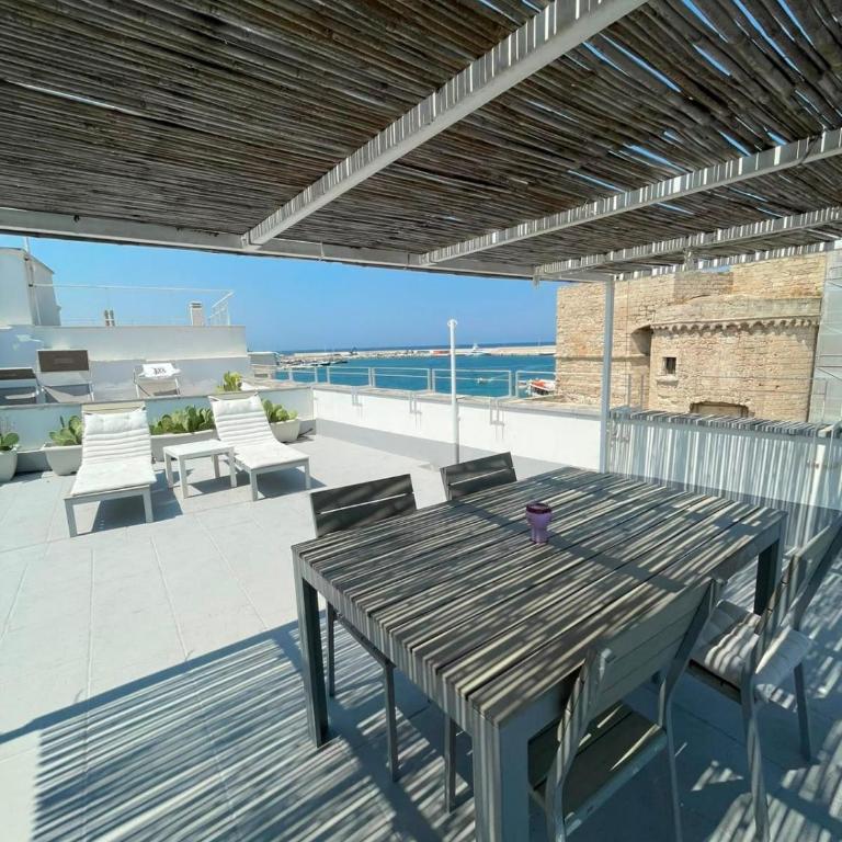 Noah Suite & Apartments - King Room with Sea View - 31