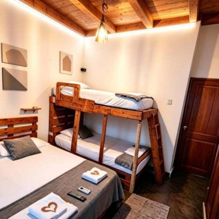 CONFORT Room AIRE AC - Desayuno - Tv - Baño Compartido - Excelente Ubicación Muelle Cruceros - Exquisita Atención y Buen Ambiente - Habitación Cuádruple Confort - 16