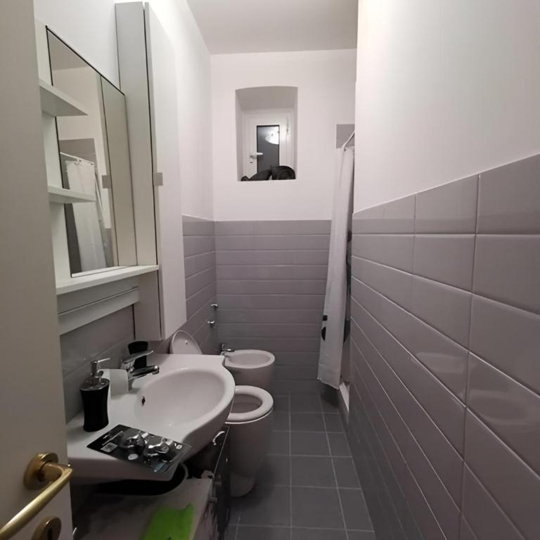 WOW HOME 3 - 175 mq - posteggio privato - davanti porto traghetti - fino a 10 posti letto - Appartamento Deluxe con 4 Camere da Letto - 7