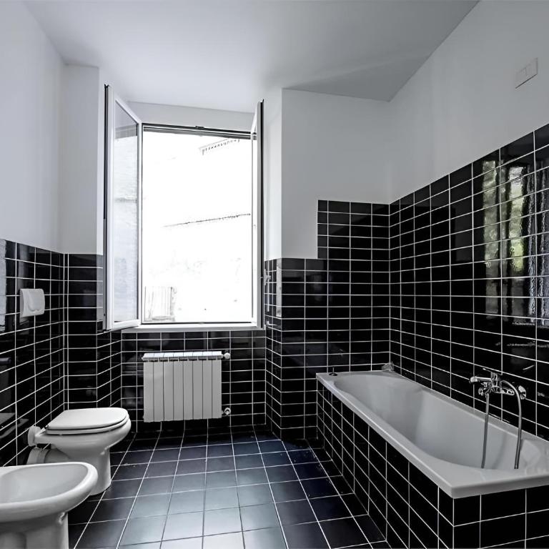 WOW HOME 3 - 175 mq - posteggio privato - davanti porto traghetti - fino a 10 posti letto - Appartamento Deluxe con 4 Camere da Letto - 8