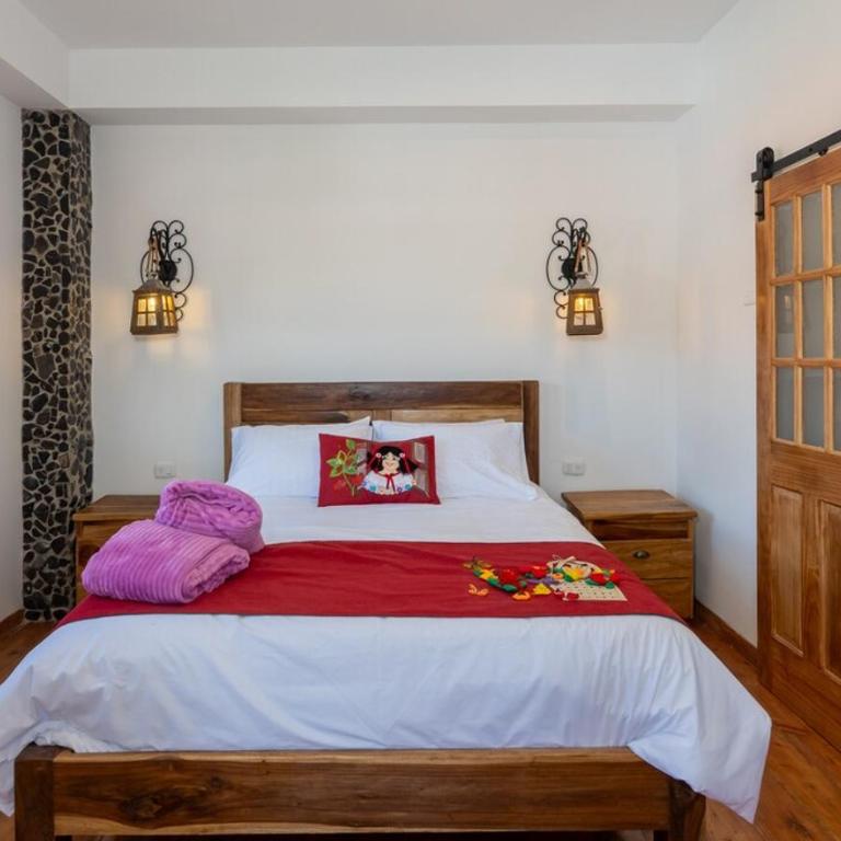 La Chapolera with Hot Tub and Free Private Parking - Three-Bedroom Apartment - 3