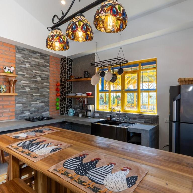 La Chapolera with Hot Tub and Free Private Parking - Three-Bedroom Apartment - 5