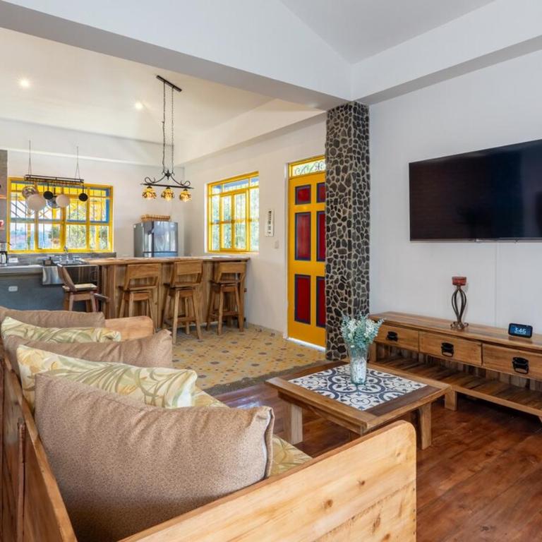 La Chapolera with Hot Tub and Free Private Parking - Three-Bedroom Apartment - 27