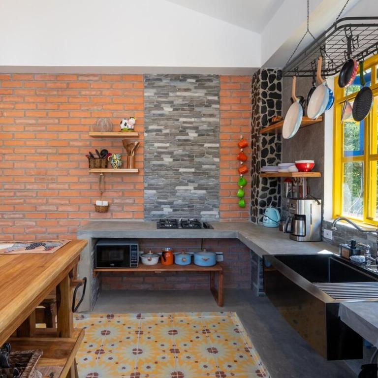 La Chapolera with Hot Tub and Free Private Parking - Three-Bedroom Apartment - 33