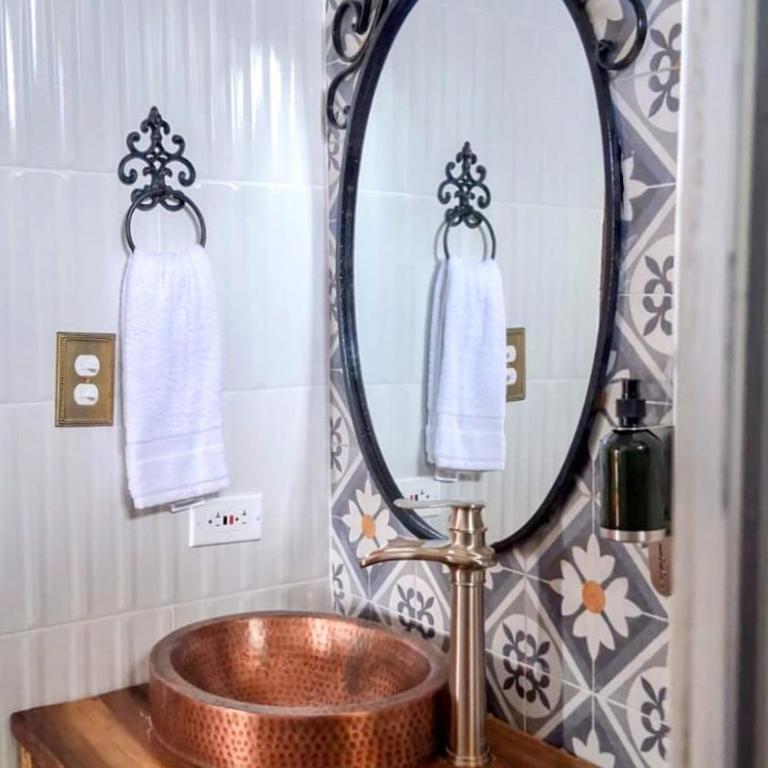 La Chapolera with Hot Tub and Free Private Parking - Three-Bedroom Apartment - 38