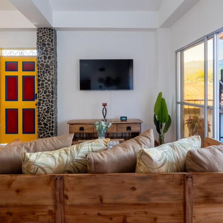 La Chapolera with Hot Tub and Free Private Parking - Three-Bedroom Apartment - 39