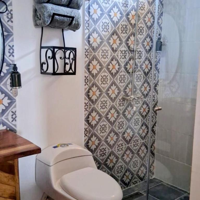 La Chapolera with Hot Tub and Free Private Parking - Three-Bedroom Apartment - 44