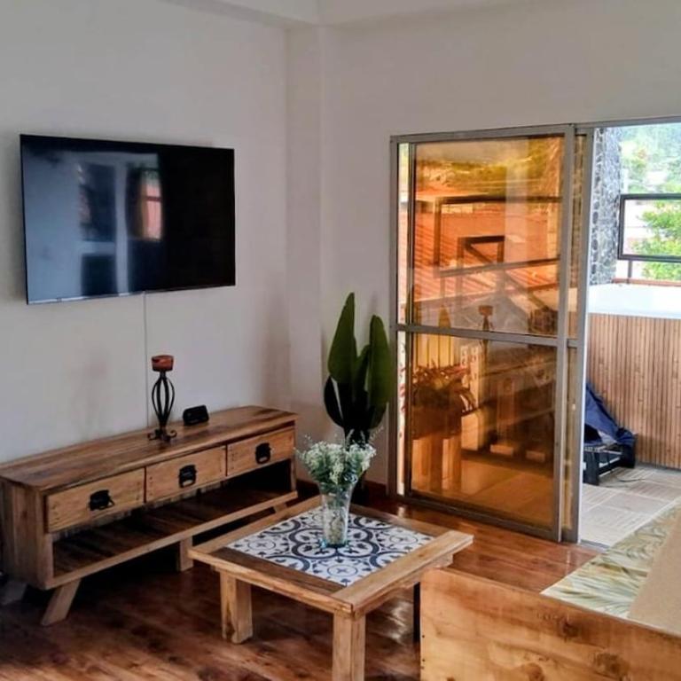 La Chapolera with Hot Tub and Free Private Parking - Three-Bedroom Apartment - 55