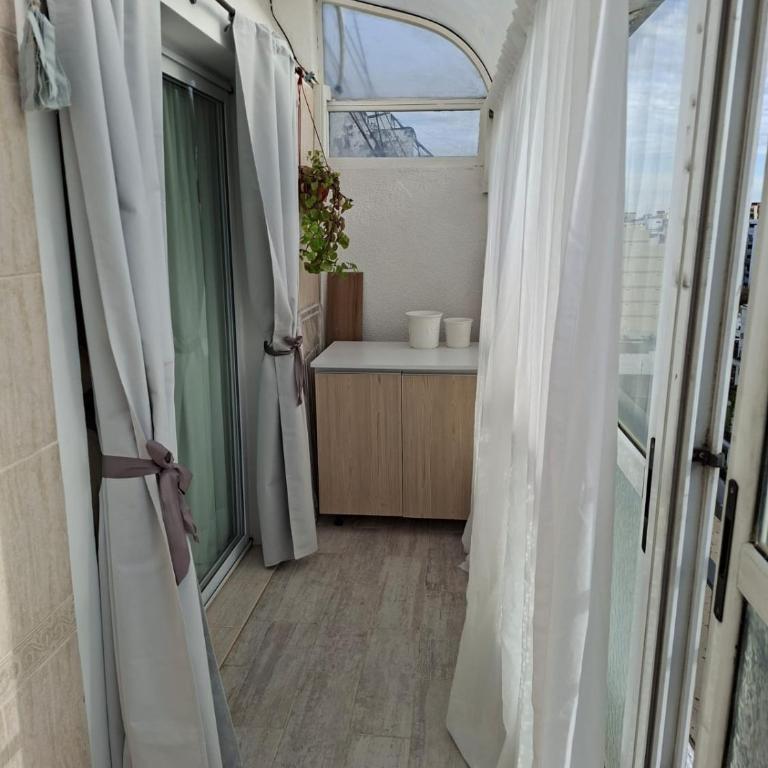 Exclusivo Semipiso con Balcón Techado y Gran Vista a metros del Hospital Italiano - One-Bedroom Apartment - 14