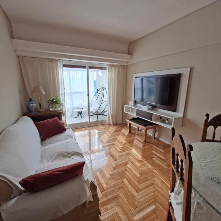 Exclusivo Semipiso con Balcón Techado y Gran Vista a metros del Hospital Italiano - One-Bedroom Apartment - 16