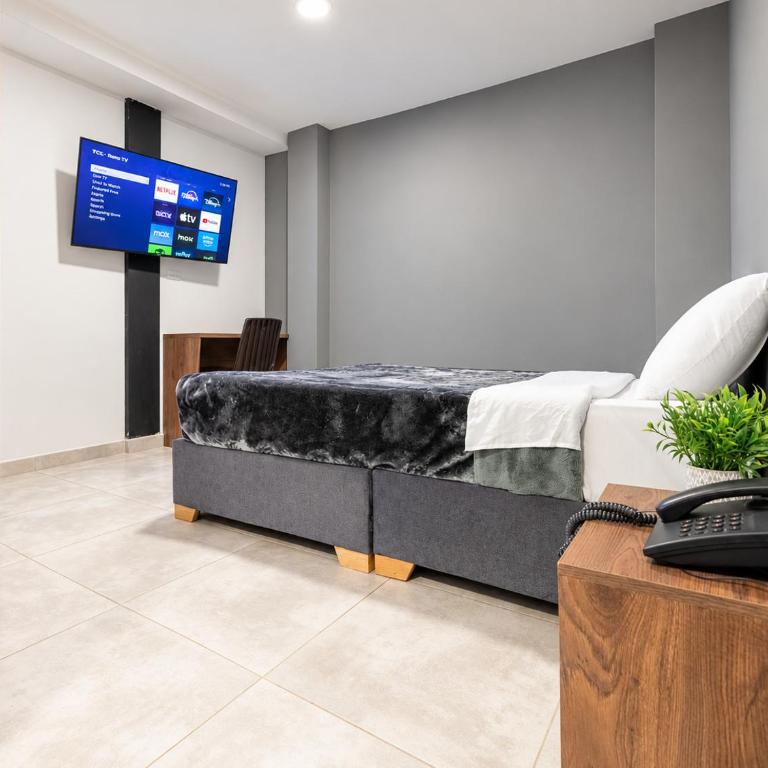 Xliving Host and Rooms - Double Room with Private Bathroom - 1