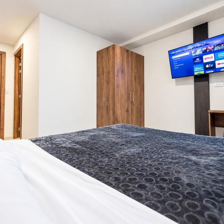 Xliving Host and Rooms - Double Room with Private Bathroom - 4