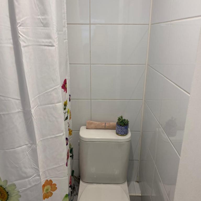 Cómoda habitación con baño propio a pasos metro ñuñoa - One-Bedroom Apartment - 6