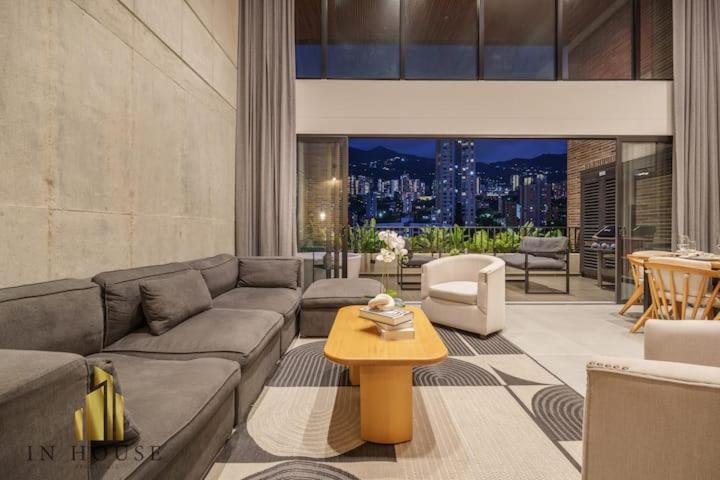 Loft de diseño, con vistas a la ciudad en el Poblado - Apartamento de 3 dormitorios - 1