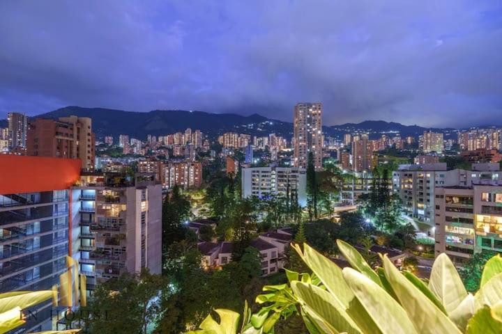 Loft de diseño, con vistas a la ciudad en el Poblado - Apartamento de 3 dormitorios - 2