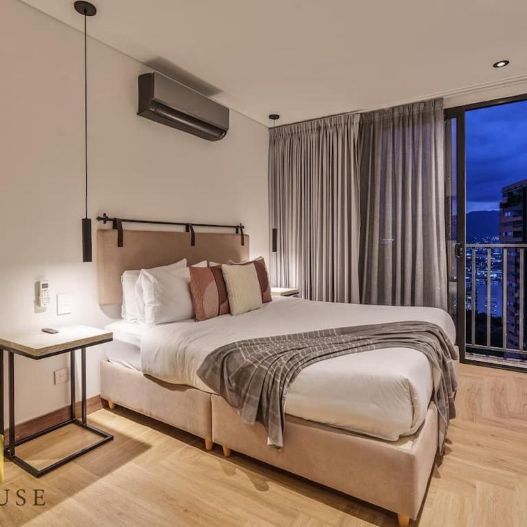 Loft de diseño, con vistas a la ciudad en el Poblado - Apartamento de 3 dormitorios - 47