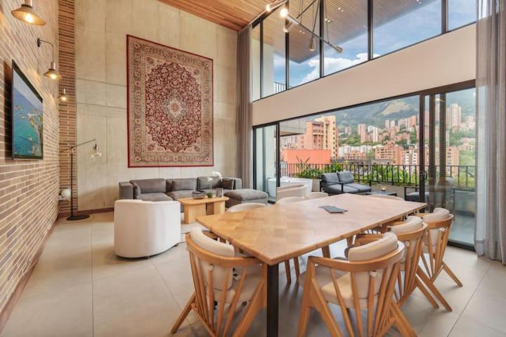 Loft de diseño, con vistas a la ciudad en el Poblado - Apartamento de 3 dormitorios - 50