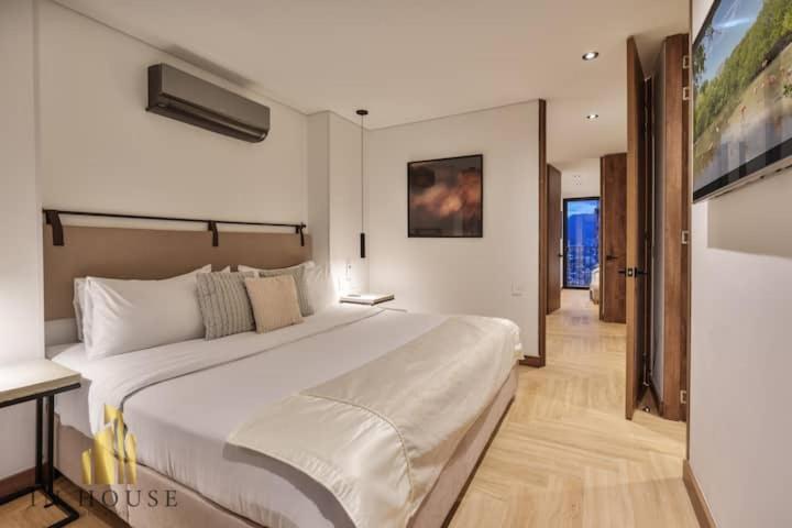 Loft de diseño, con vistas a la ciudad en el Poblado - Apartamento de 3 dormitorios - 52
