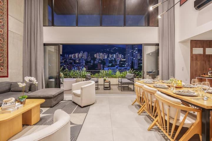 Loft de diseño, con vistas a la ciudad en el Poblado - Apartamento de 3 dormitorios - 58