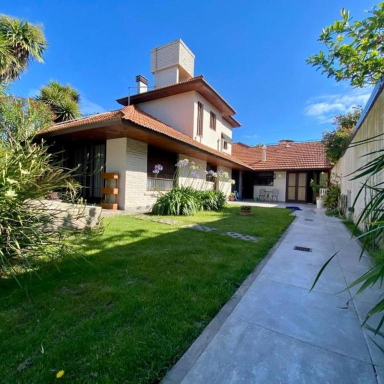 Casa Familiar en Constitución, Pileta, Parque y Quincho - Casa con 1 dormitorio - 29