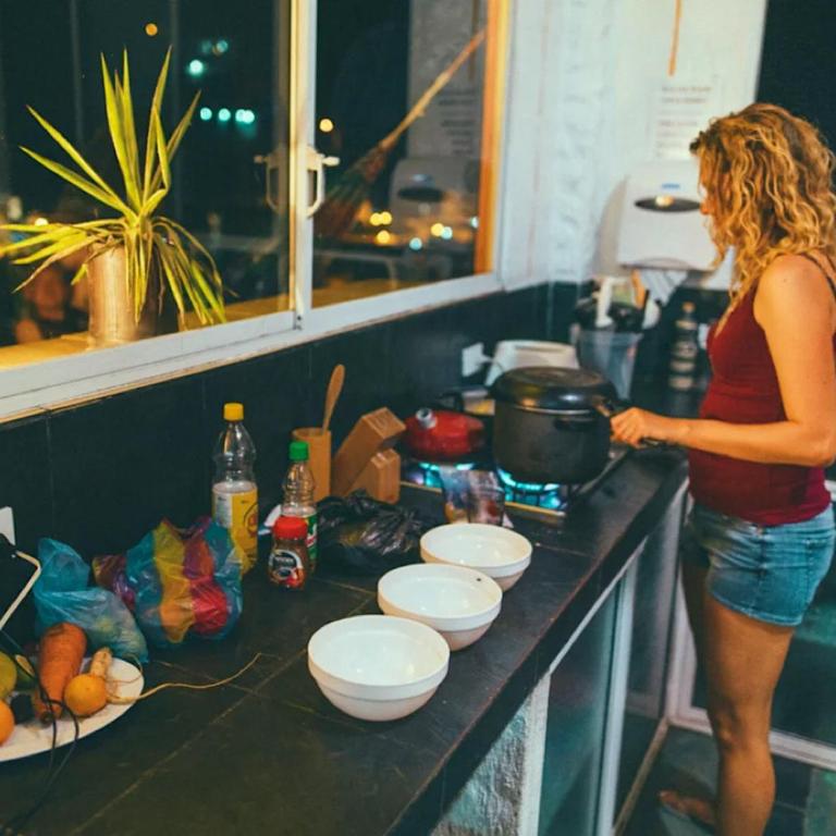KIWI Rooftop HOSTEL & SUITES - Classic Quadruple Room - 2