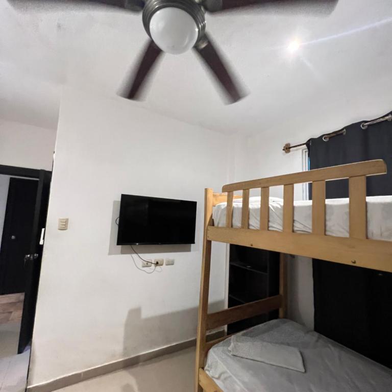 KIWI Rooftop HOSTEL & SUITES - Classic Quadruple Room - 3