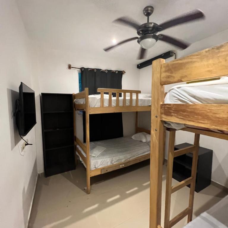 KIWI Rooftop HOSTEL & SUITES - Classic Quadruple Room - 4