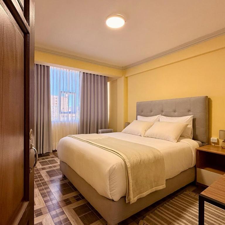 Centrally located with 2 queen bedrooms cozy and comfortable - Apartment - 2