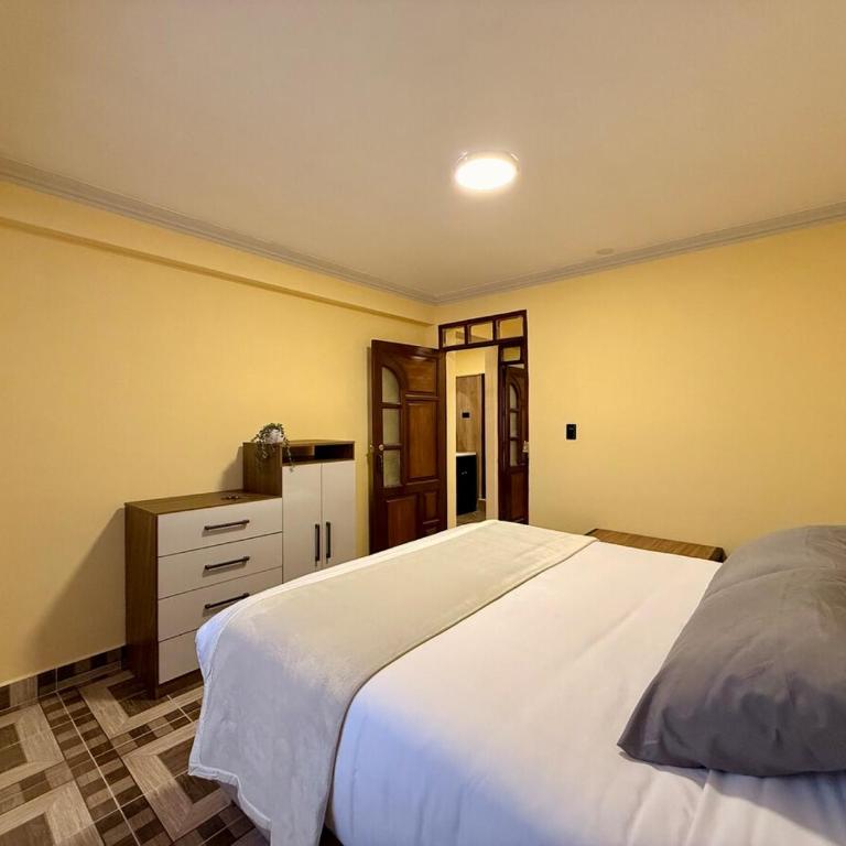 Centrally located with 2 queen bedrooms cozy and comfortable - Apartment - 8