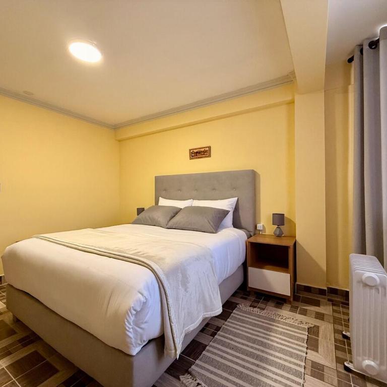 Centrally located with 2 queen bedrooms cozy and comfortable - Apartment - 9