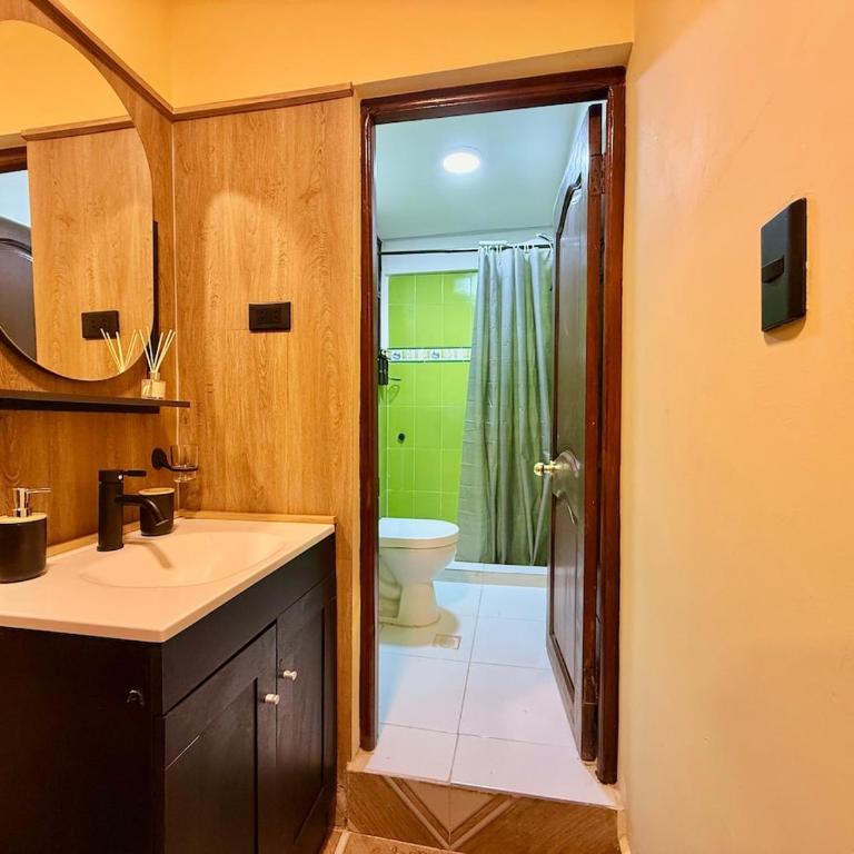 Centrally located with 2 queen bedrooms cozy and comfortable - Apartment - 5