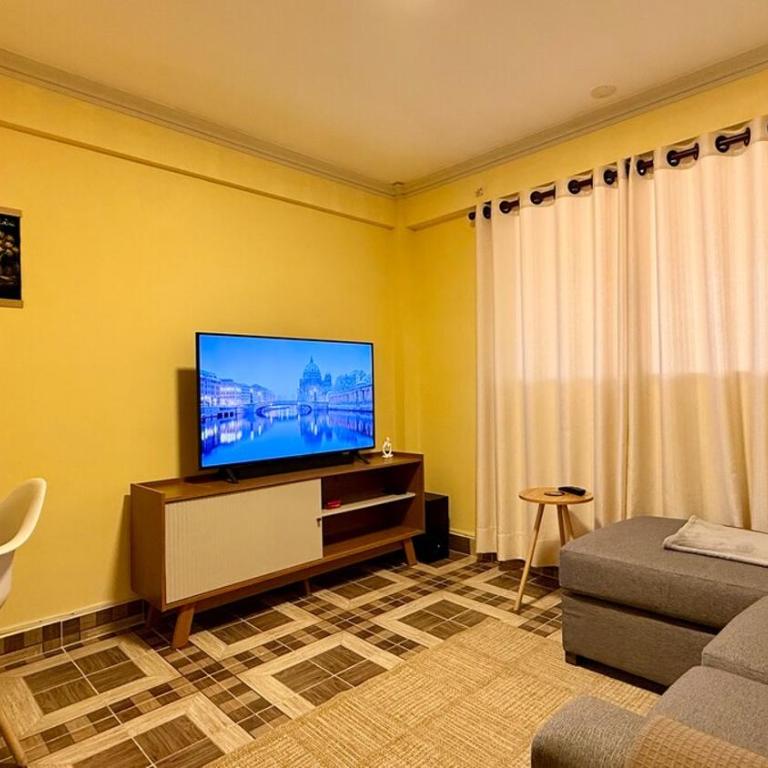 Centrally located with 2 queen bedrooms cozy and comfortable - Apartment - 35