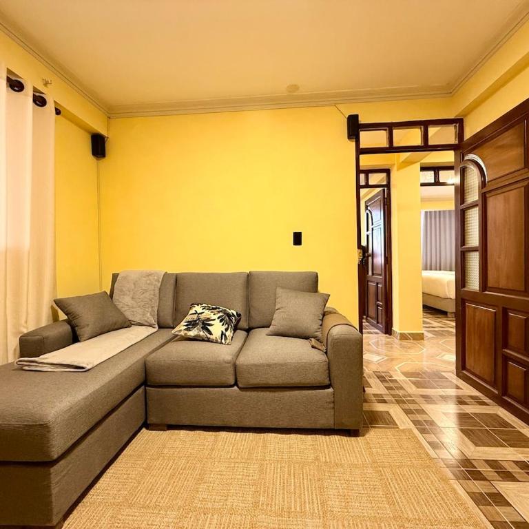 Centrally located with 2 queen bedrooms cozy and comfortable - Apartment - 17
