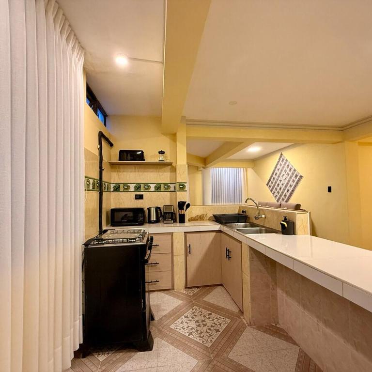 Centrally located with 2 queen bedrooms cozy and comfortable - Apartment - 24