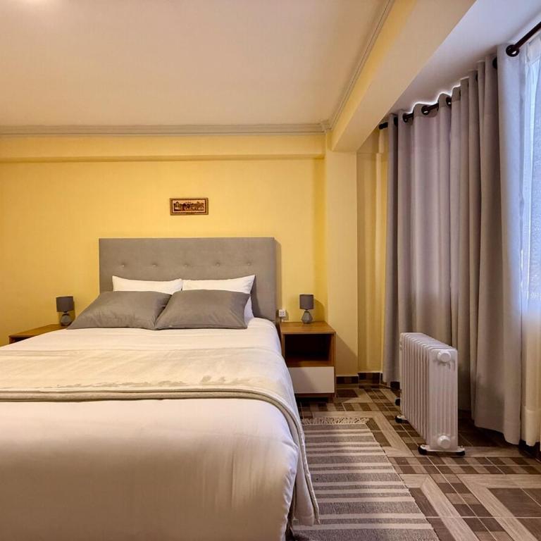 Centrally located with 2 queen bedrooms cozy and comfortable - Apartment - 29
