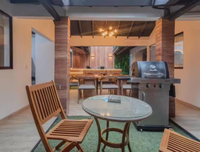 6 habitaciones con Jacuzzi, lavadora y secadora Poblado, Medellin - Apartamento - 1