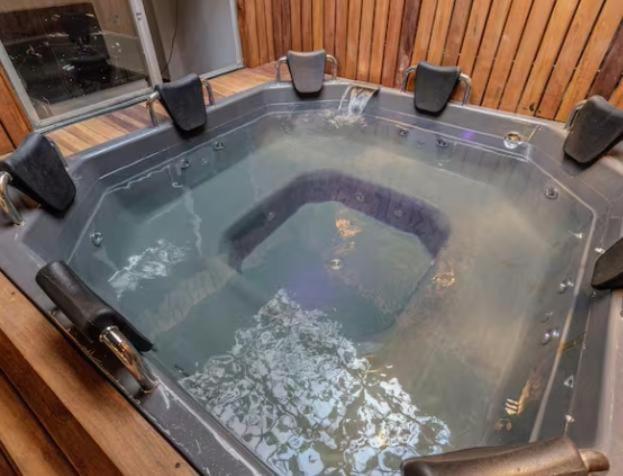 6 habitaciones con Jacuzzi, lavadora y secadora Poblado, Medellin - Apartamento - 17