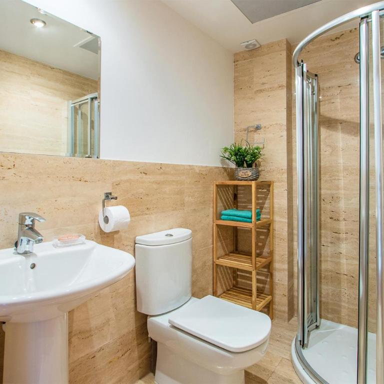 Duplex La Nau B - Three-Bedroom Home - 11