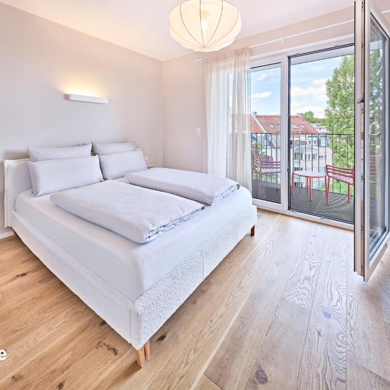 Lindgold Apartments - Suite Apartment with Balcony - 1