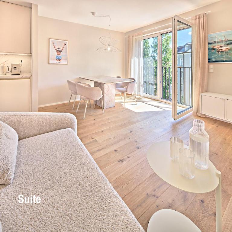 Lindgold Apartments - Suite Apartment with Balcony - 13