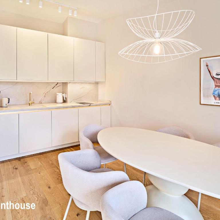 Lindgold Apartments - Penthouse Apartment with Balcony - 17