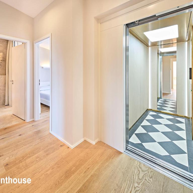 Lindgold Apartments - Penthouse Apartment with Balcony - 13
