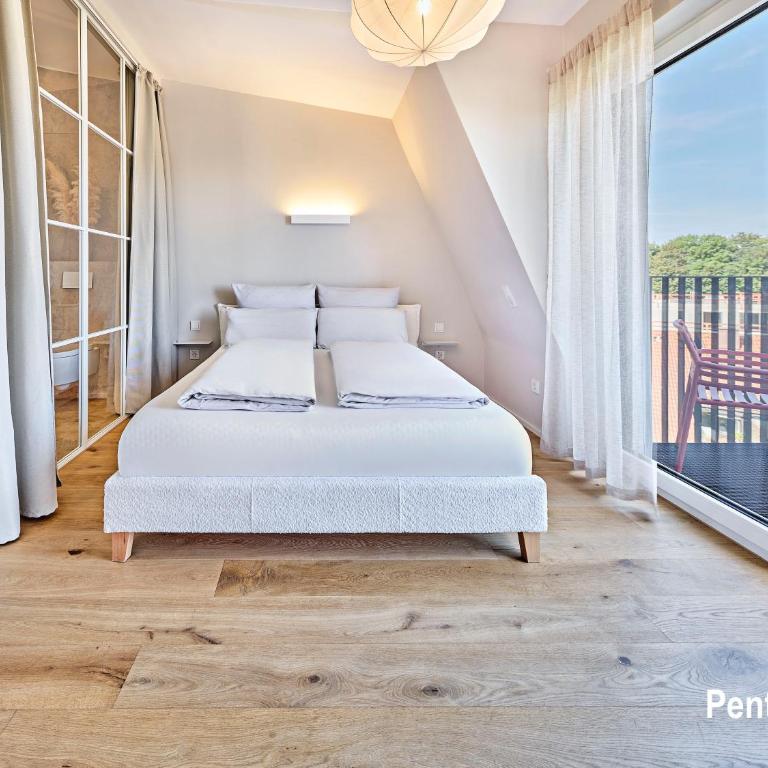 Lindgold Apartments - Penthouse Apartment with Balcony - 11