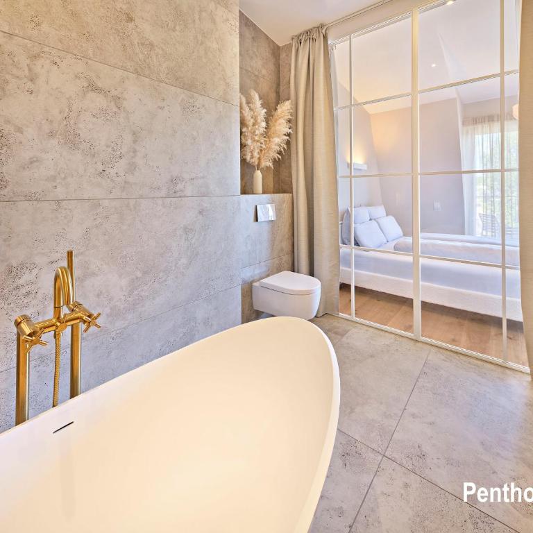 Lindgold Apartments - Penthouse Apartment with Balcony - 12