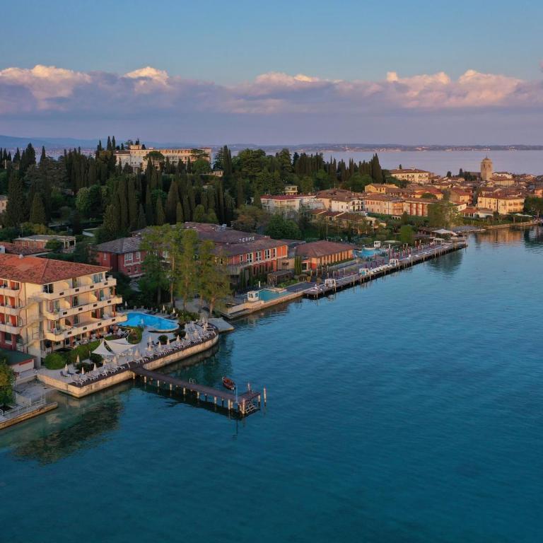 Hotel Continental Wellness & Spa - Suite Familiare con Vista Lago Parziale e Accesso Spa - 5