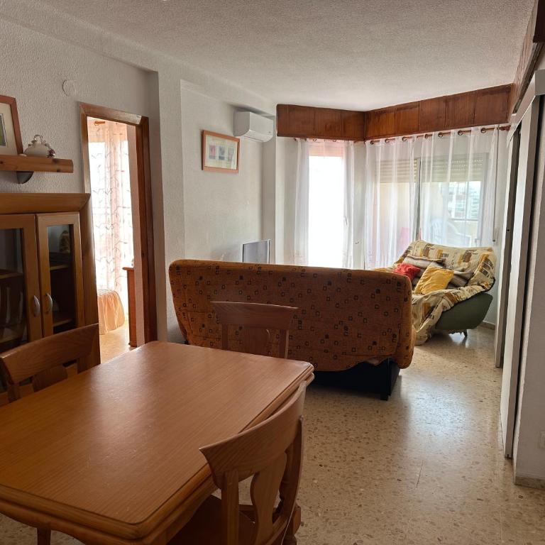 Apartamentos Marblau Roma VII 10º -Julio y Agosto SOLO FAMILIAS - Four-Room Apartment - 11