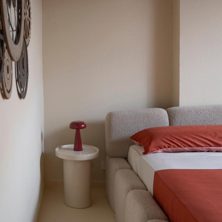 Just Urban Stays - Elegant 2-BR Penthouse with Balcony in City Center - Two-Bedroom Apartment - 16