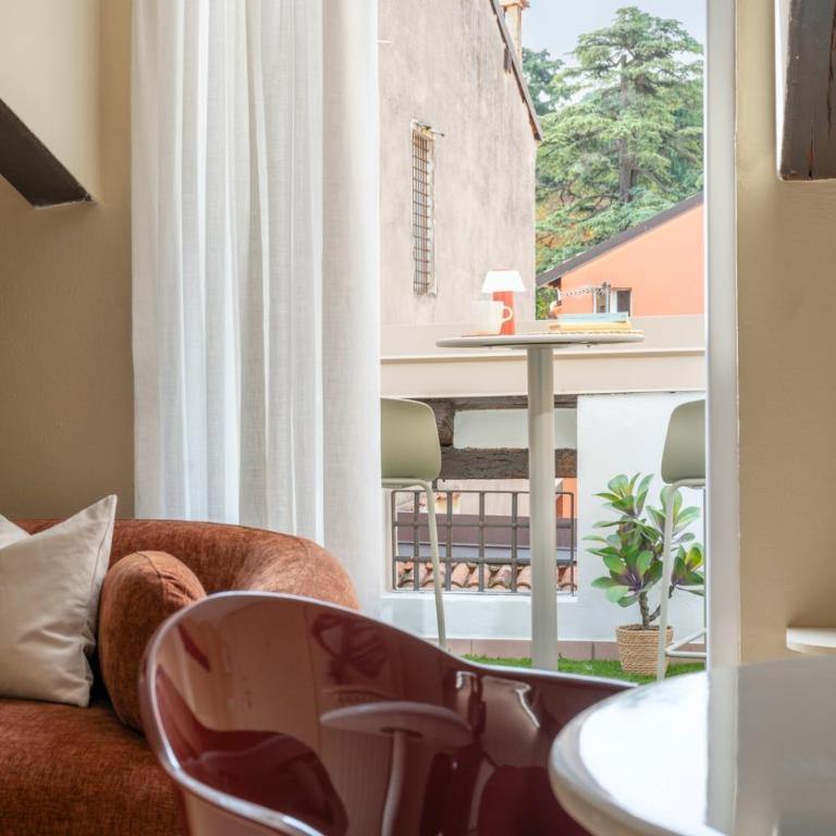 Just Urban Stays - Elegant 2-BR Penthouse with Balcony in City Center - Two-Bedroom Apartment - 8