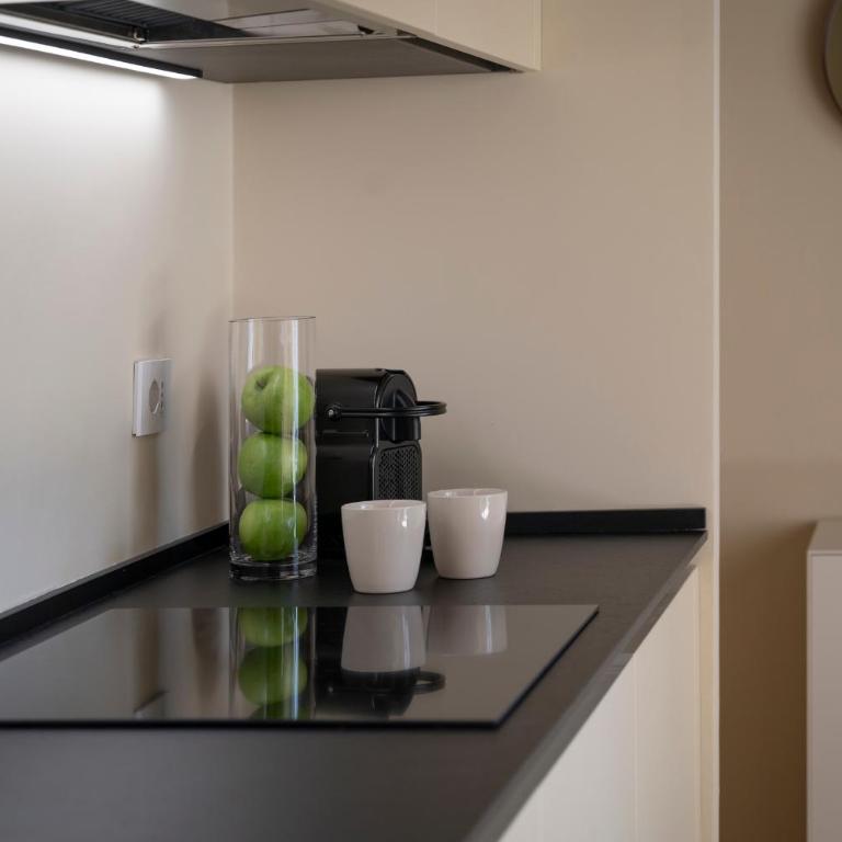 Just Urban Stays - Elegant 2-BR Penthouse with Balcony in City Center - Two-Bedroom Apartment - 42