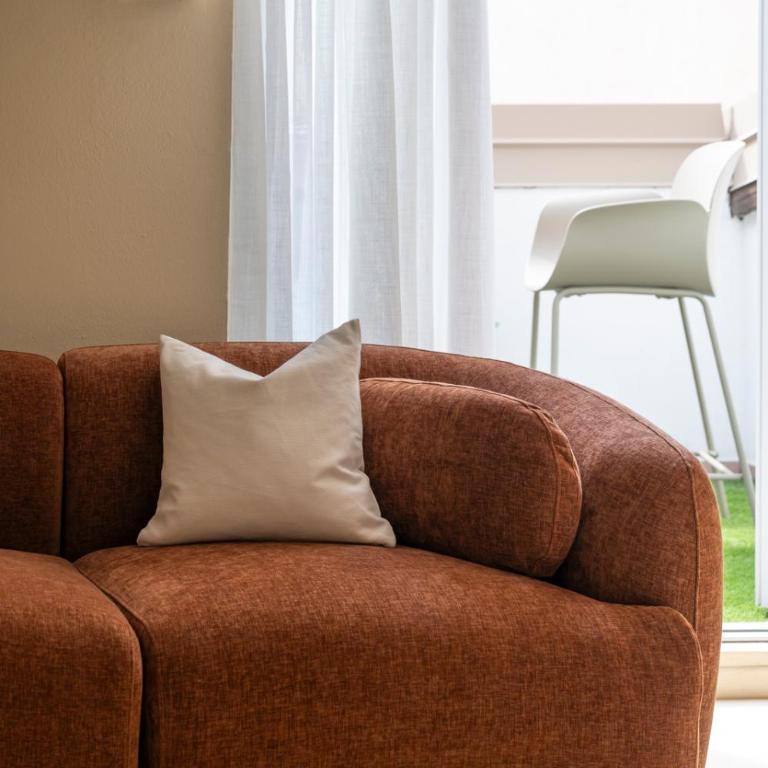Just Urban Stays - Elegant 2-BR Penthouse with Balcony in City Center - Two-Bedroom Apartment - 31